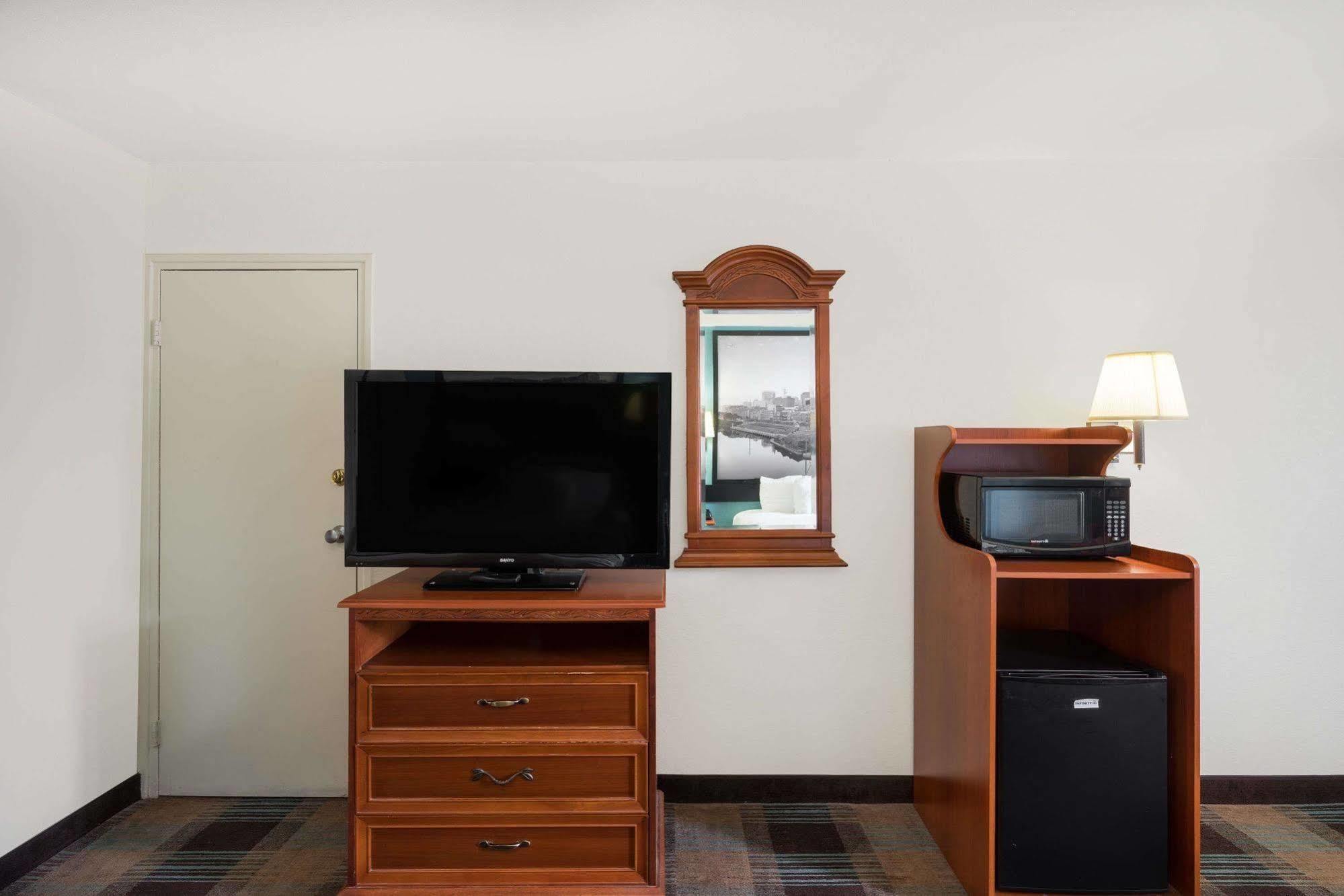ซูเปอร์ 8 บาย วินด์แฮม แนชวิลล์ ดาวน์ทาวน์ Hotel ภายนอก รูปภาพ