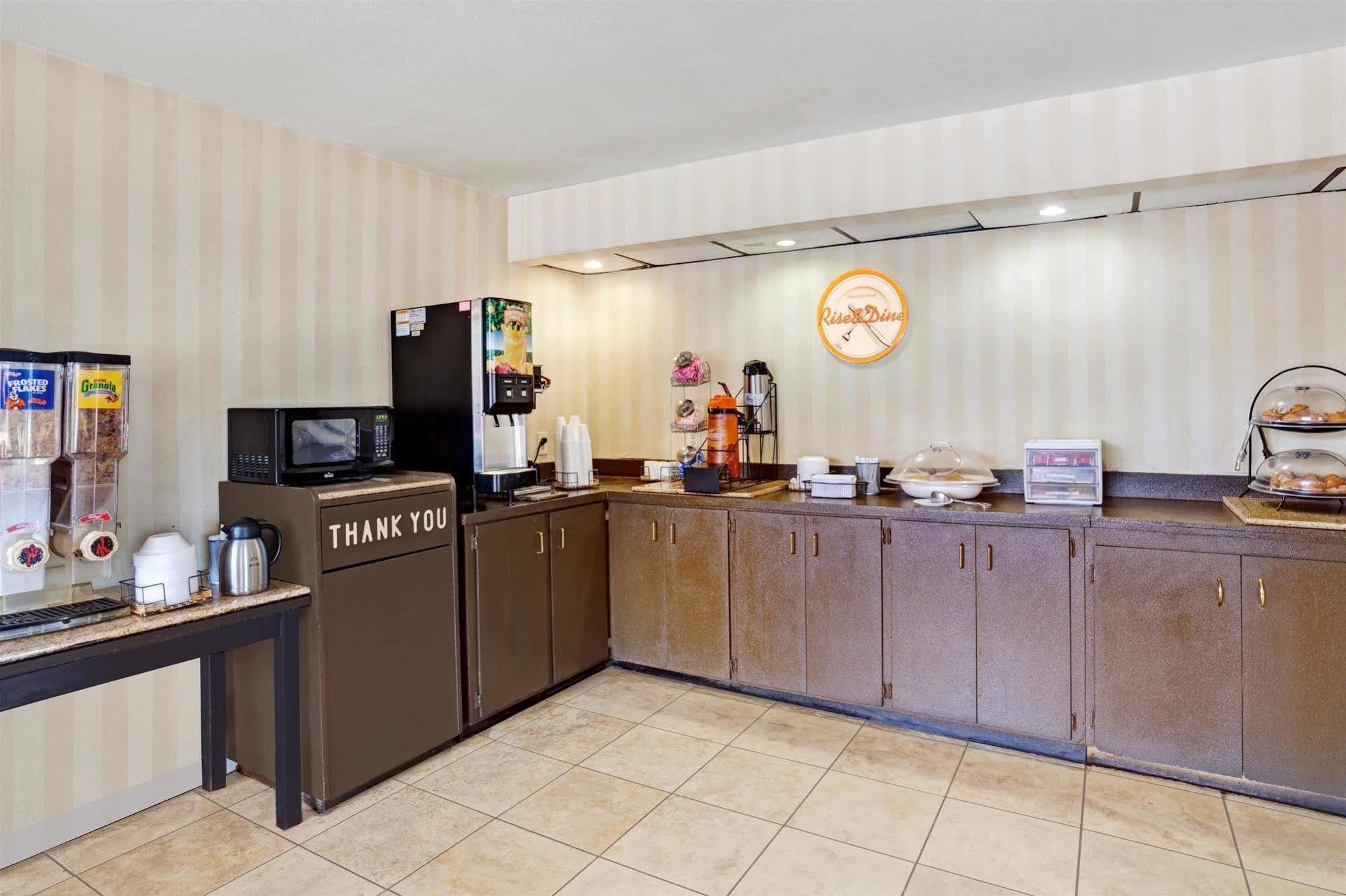 ซูเปอร์ 8 บาย วินด์แฮม แนชวิลล์ ดาวน์ทาวน์ Hotel ภายนอก รูปภาพ